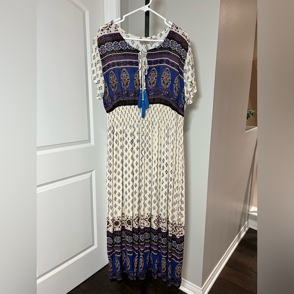 Boho multicolored maxi dress. Elastic waist. 100% rayon. Size XL